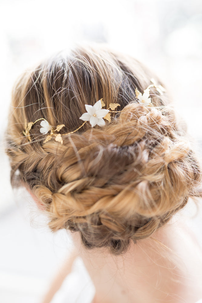 IVY FOREST | Delicate wavy hair vine with ivy leaves and jasmin flowers