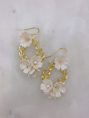 AMORE | Small wedding statement earrings with leaf and flowers - Floral gold bridal earrings