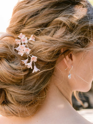 Wedding Flower hair accessories for bridal wavy hair